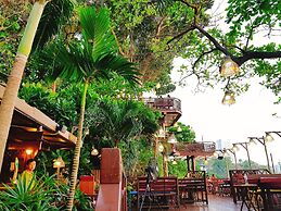 Birds and Bees Resort