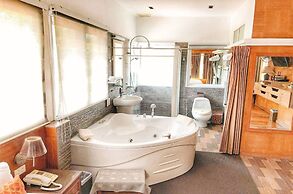 Birds and Bees Resort