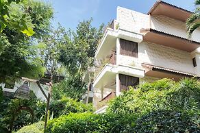 Birds and Bees Resort