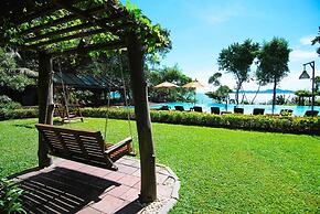 Birds and Bees Resort