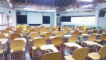 Birds and Bees Resort