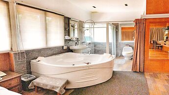 Birds and Bees Resort