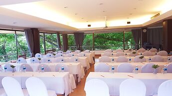 Birds and Bees Resort