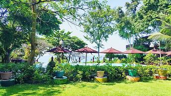 Birds and Bees Resort