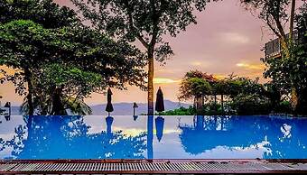 Birds and Bees Resort