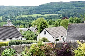 Craigmhor Lodge & Courtyard