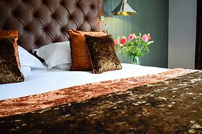 Craigmhor Lodge & Courtyard