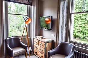 Craigmhor Lodge & Courtyard