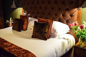 Craigmhor Lodge & Courtyard