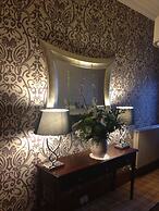 Craigmhor Lodge & Courtyard