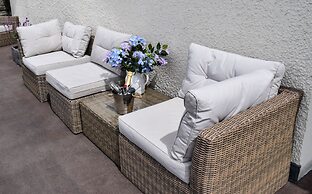 Craigmhor Lodge & Courtyard