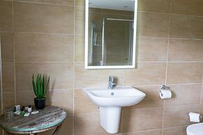 Craigmhor Lodge & Courtyard