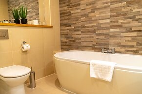 Craigmhor Lodge & Courtyard