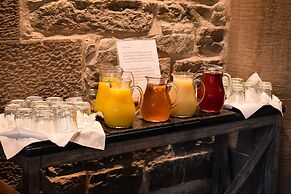 Craigmhor Lodge & Courtyard