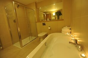 Craigmhor Lodge & Courtyard