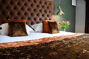 Craigmhor Lodge & Courtyard