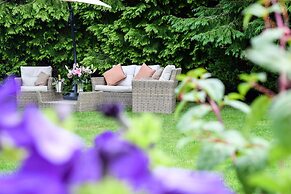 Craigmhor Lodge & Courtyard