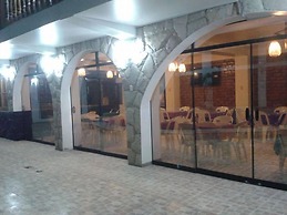 Hotel & Restobar Karaoke Garchetti