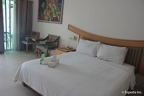 Wild Orchid Beach Resort