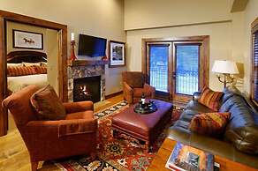 The Innsbruck Aspen by Frias