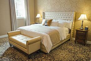 The Mount Vernon Grand Hotel