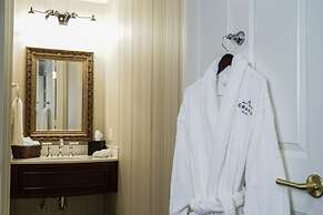 The Mount Vernon Grand Hotel