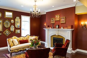 The Mount Vernon Grand Hotel