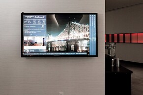 Courtyard Long Island City/New York Manhattan View