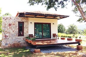 Mela Garden Retreat Cottage