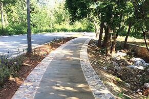 Mela Garden Retreat Cottage