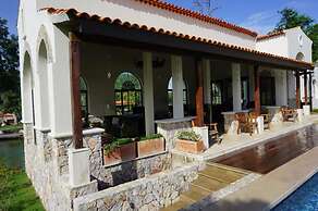 Mela Garden Retreat Cottage