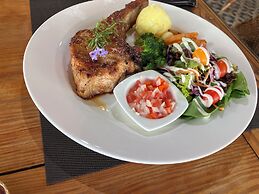 Mela Garden Retreat Cottage