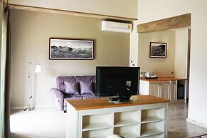 Mela Garden Retreat Cottage