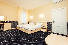 Mira Hotel