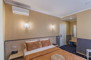 Mira Hotel