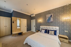 Mira Hotel