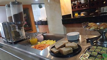 Hotel Ribera Del Rio Av 2N