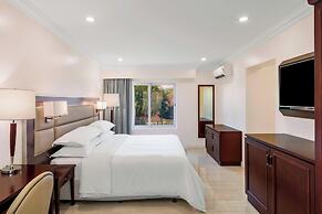 Sheraton Samoa Aggie Grey's Hotel & Bungalows