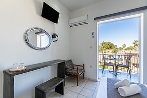 Angela Hotel and Apartments