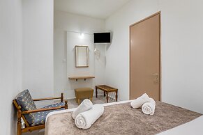 Angela Hotel and Apartments