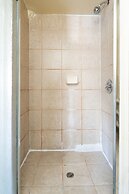 Bright & Spacious One Bedroom Apartment