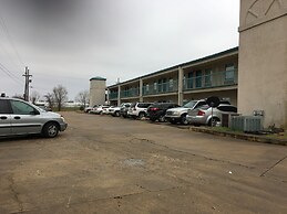 Deluxe Inn & Suites