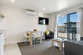 Acacia Lake View Motel