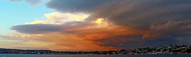 Acacia Lake View Motel