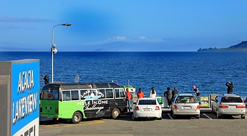 Acacia Lake View Motel