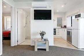 Acacia Lake View Motel