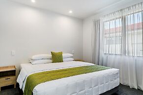 Acacia Lake View Motel