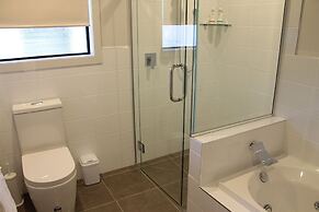 Acacia Lake View Motel