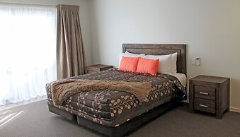 Acacia Lake View Motel