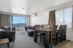 Acacia Lake View Motel